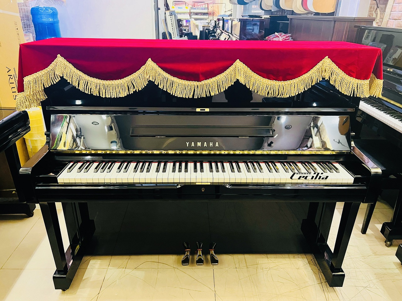 piano-co-yamaha-ux1-1