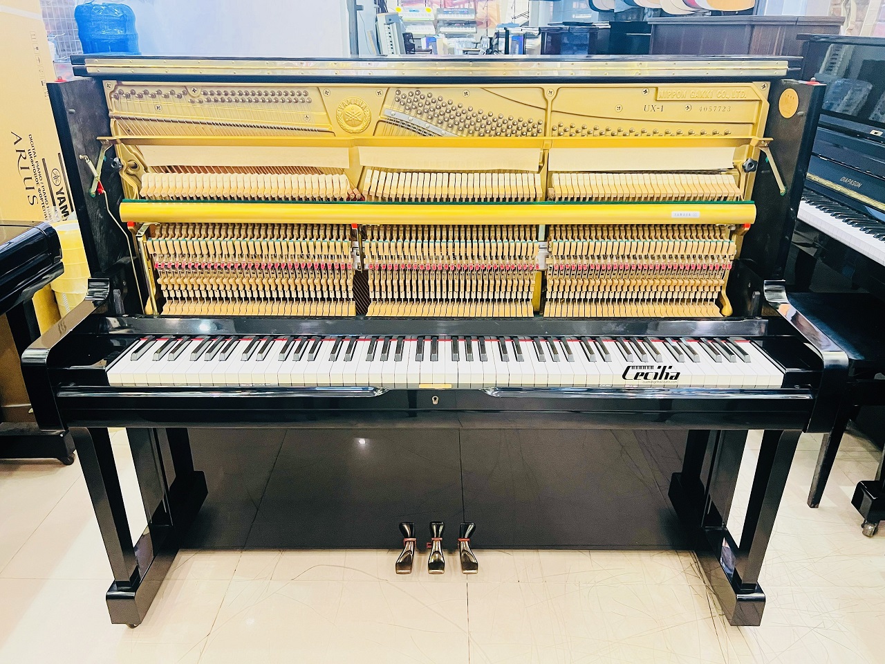 piano-co-yamaha-ux1-4
