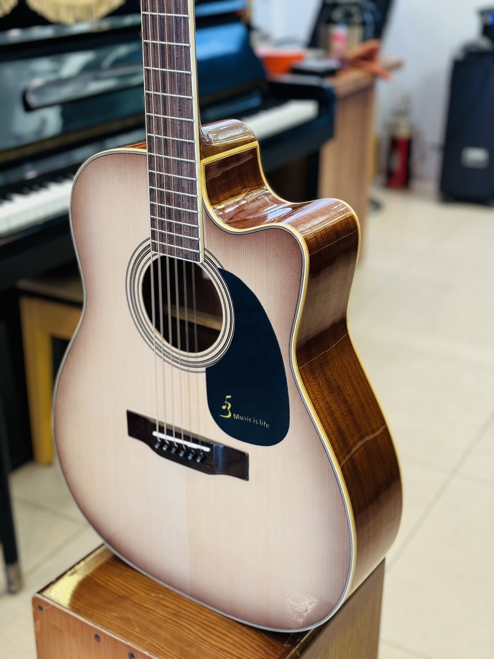 guitar-acoustic-j260-5