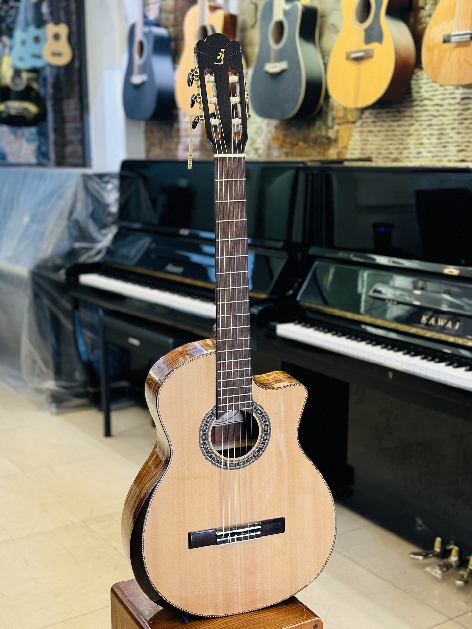 guitar-classic-c600j-4