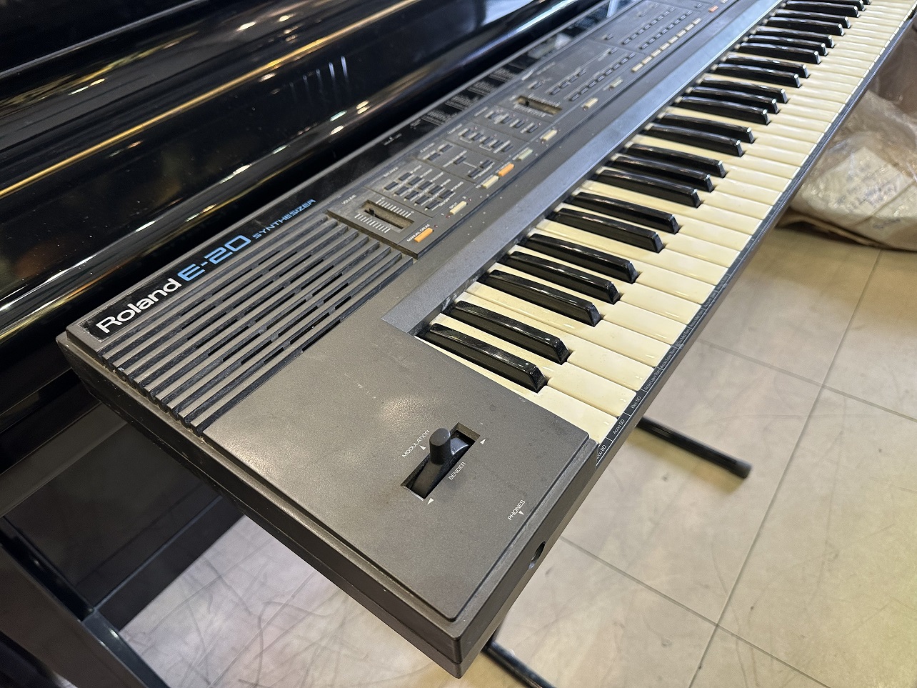 piano-roland-61p-gia-re-2