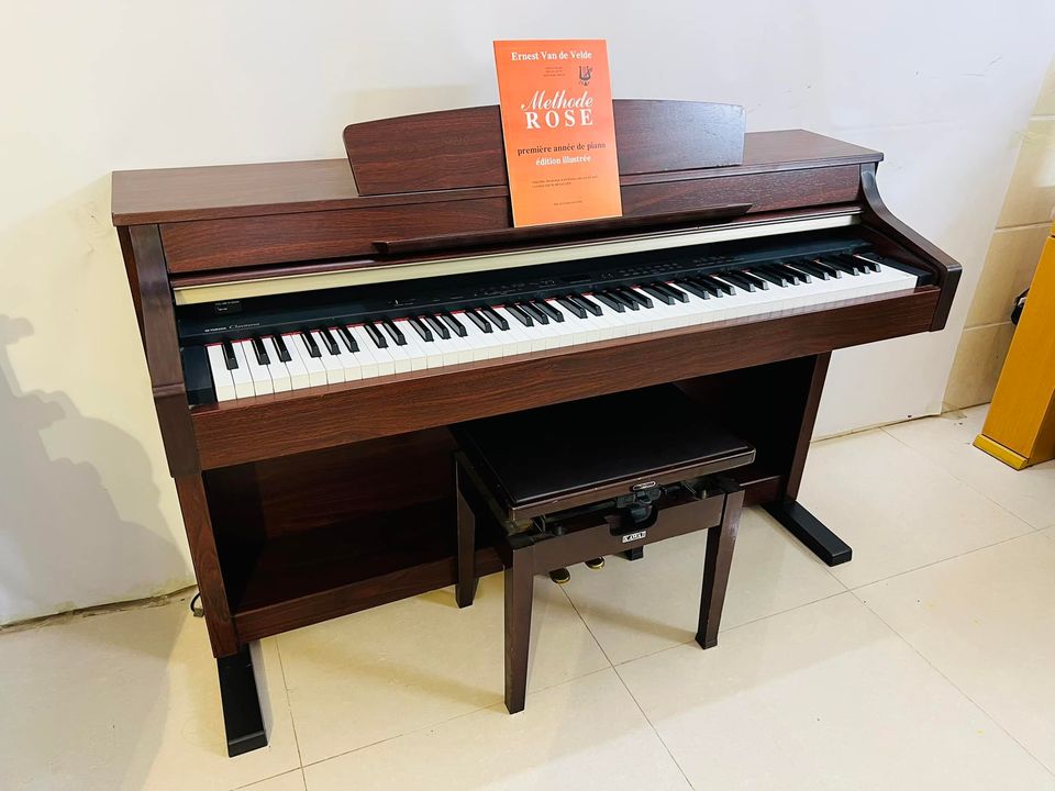 Piano điện Yamaha CLP-330 - Âm thanh chân thực, cảm giác phím 