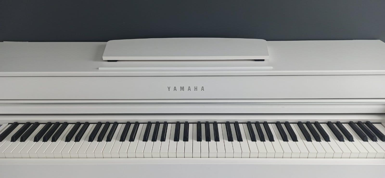 piano-yamaha-clp575wh-2